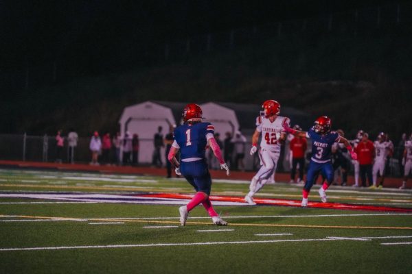 Leo Sribar (‘26) and Josh Villaflor (‘26) get ready for an incoming pass.
